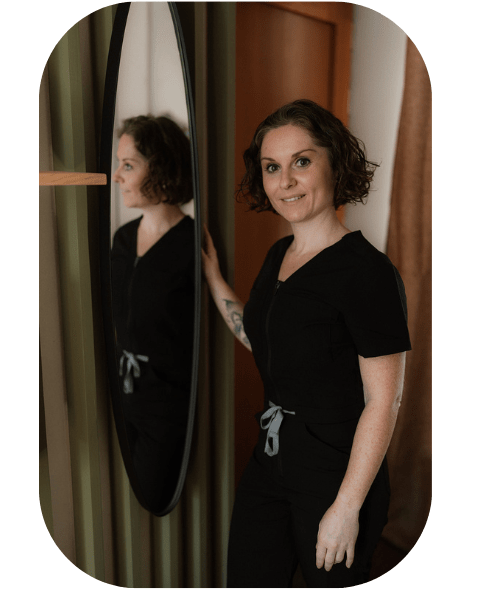l'encréaliste tatoueuse en micropigmentation capillaire